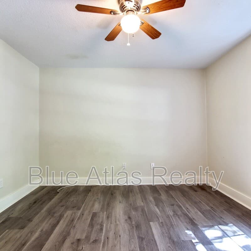 Rowlett House: 5708 Flamingo Court