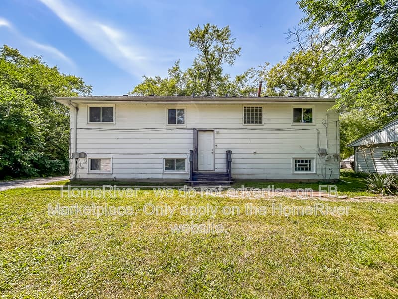 Country Club Hills House: 17849 John Ave