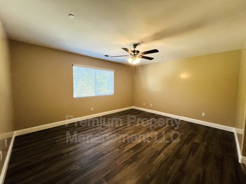 Bakersfield House: 8316 Prentice Hall Drive