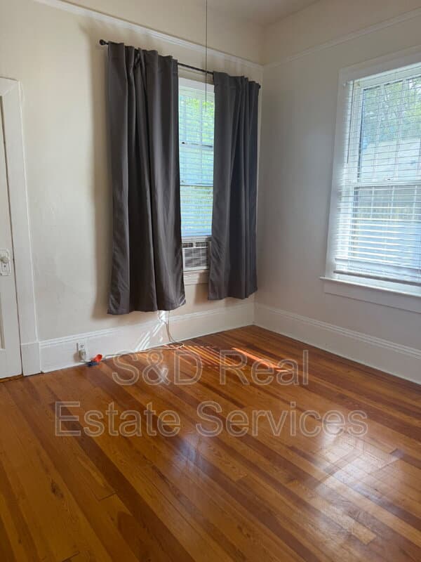Bartow House: 340 W Stanley St