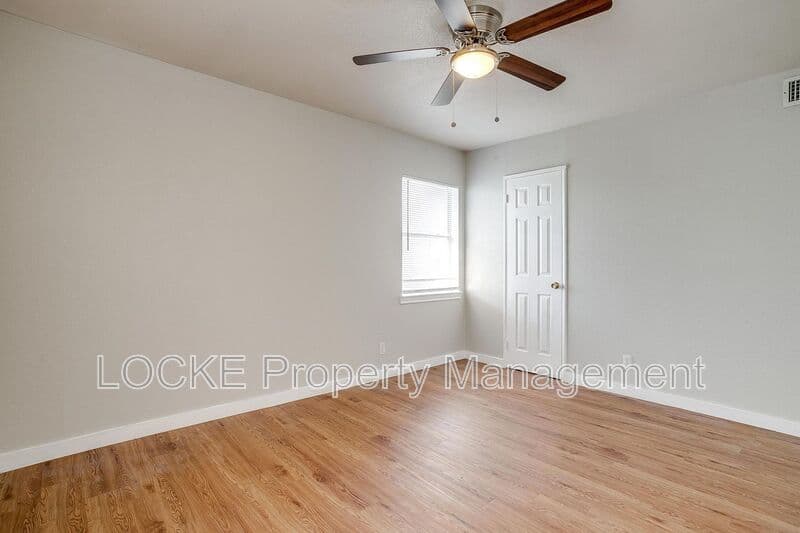 Fort Worth House: 3417 S University Dr