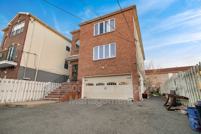 Newark Condo: 141-143 Norfolk Street - 1 - 1 Standard North
