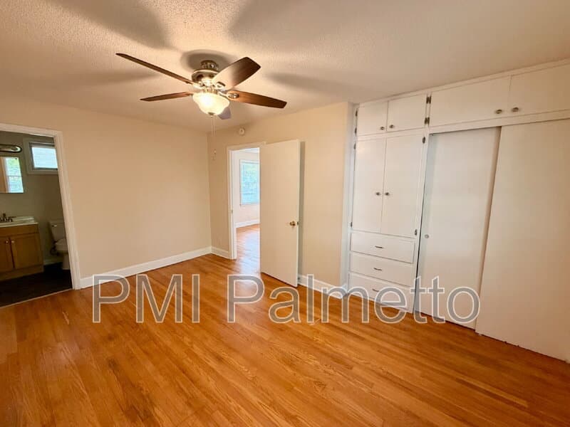 Columbia Condo: 3209 Wilmot Ave
