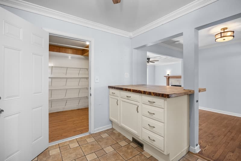 Chesapeake House: 1204 Fontana Avenue