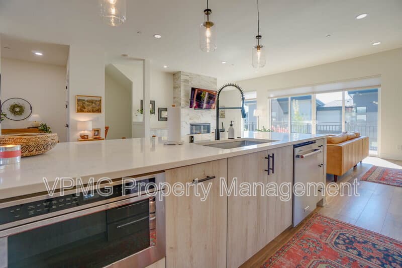 Camas Townhome: 4733 Southeast Ascension Drive