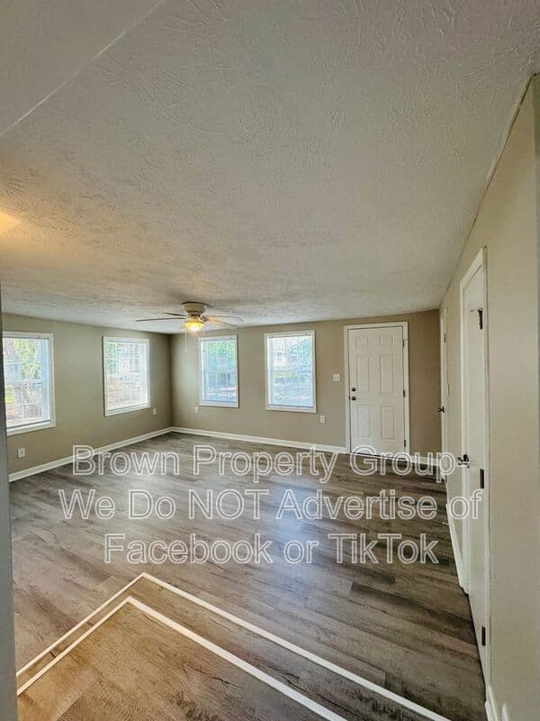 Fayetteville House: 5143 Longbranch Dr