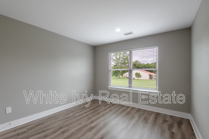 Point Blank House: 250 N Shady Oaks