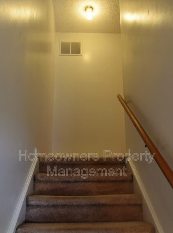 Fayetteville House: 599 Winding Creek Rd