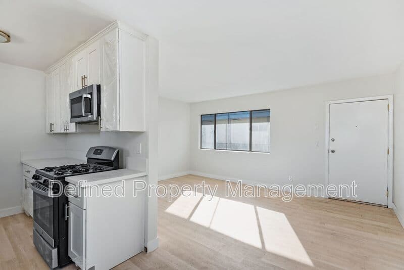 Los Angeles Ca 90019 Condo: 1408 S. St Andrews Place