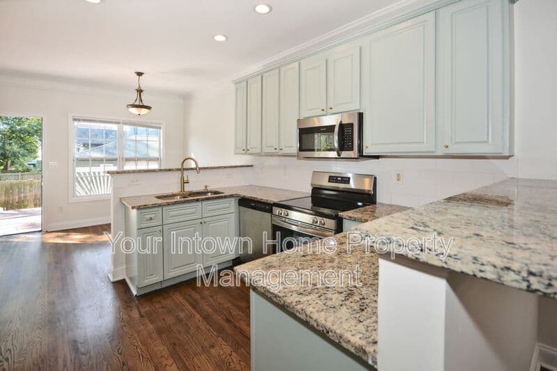 Atlanta House: 69 Haygood Ave SE
