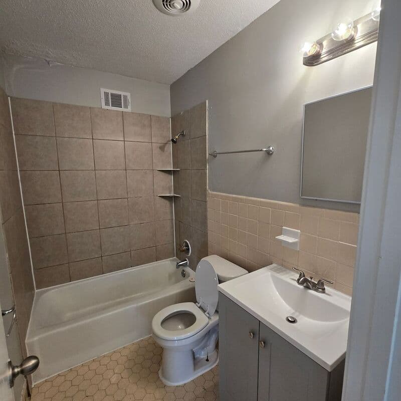 Memphis House: 3489 Overton Crossing St