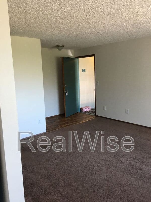 Gresham Condo: 17838 NE Multnomah Dr