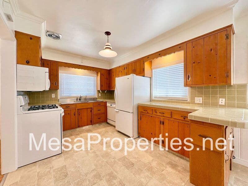 La Verne House: 2704 Park Ave