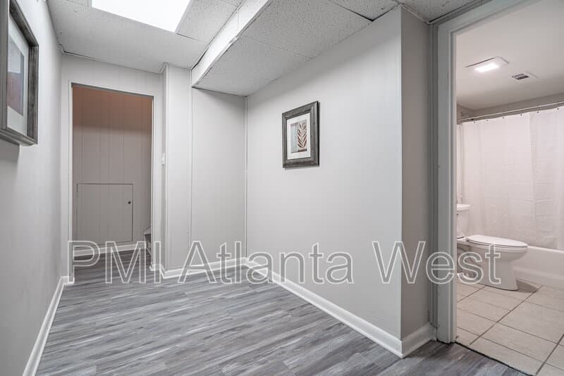 College Park House: 2135 Knighton Drive