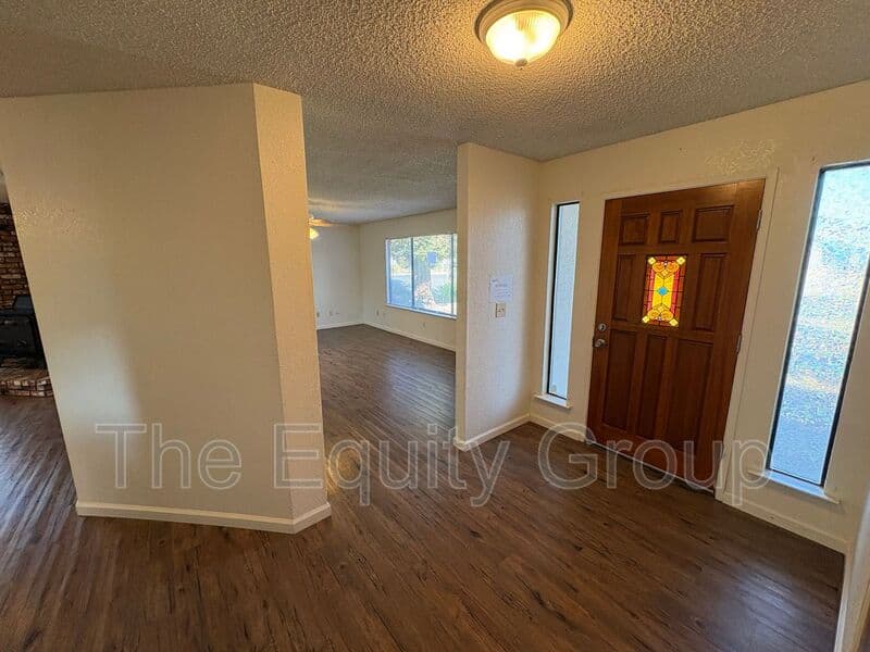 Dinuba House: 636 Ramblewood Court