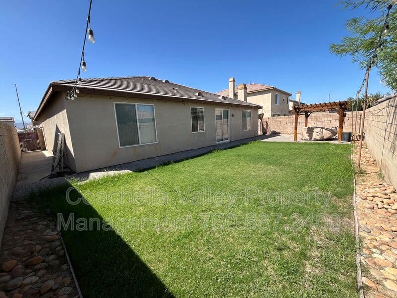 Coachella House: 49126 Pluma Roja Place