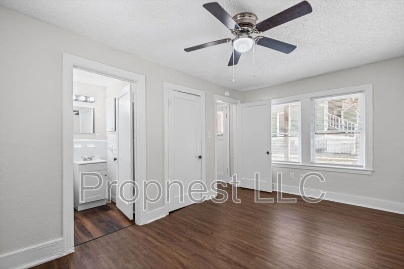 Memphis House: 1306 Carr Ave