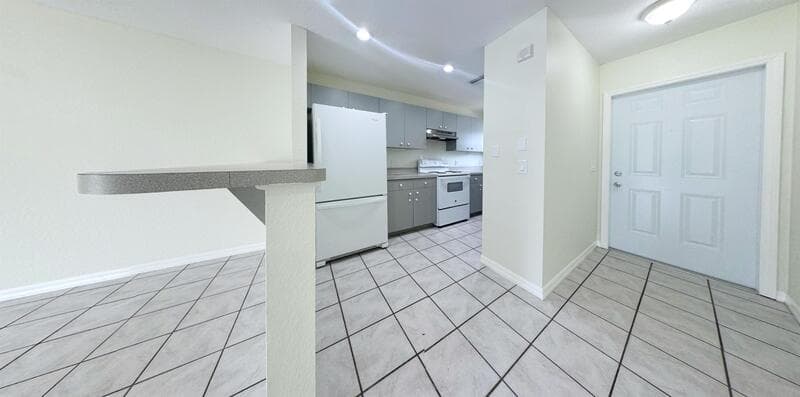 Englewood Condo: 9272 Anita Avenue