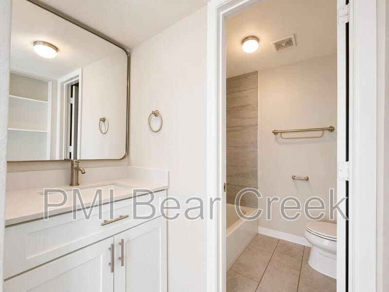 Houston Condo: 1824 Thonig Road