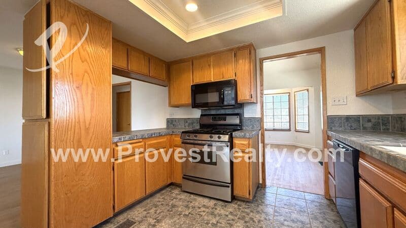 Victorville House: 13043 4th Ave