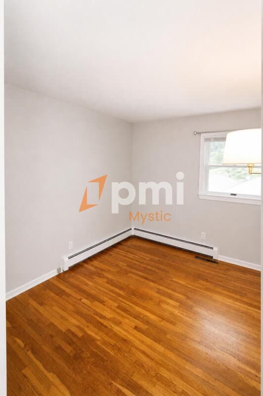 Mystic House: 90 Nantucket Dr