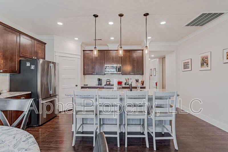 Greenville House: 14 Burl Ct