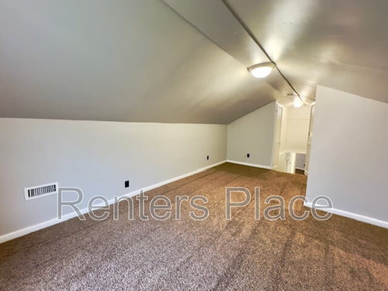 Claremore House: 302 W 8th St
