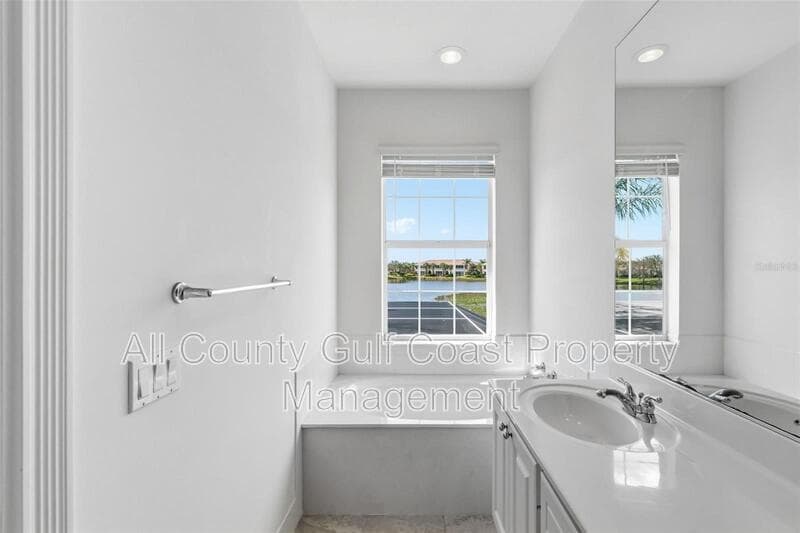 Sarasota House: 1418 BURGOS DR