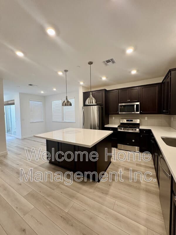 Brentwood House: 1945 Chandler Drive