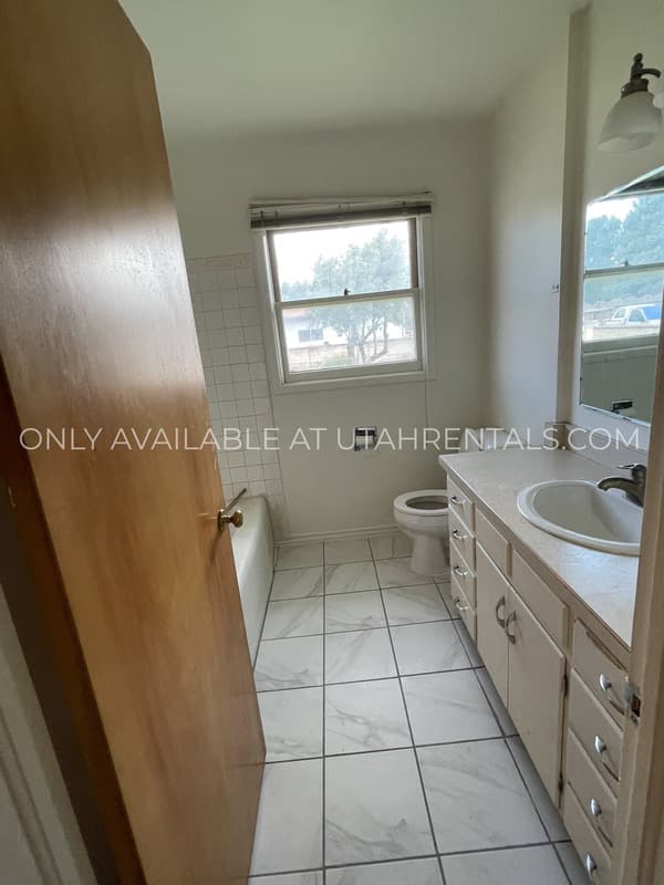 Richfield House: 158 W 500 N
