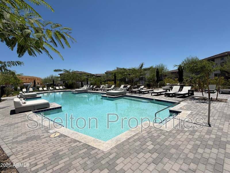 Phoenix Townhome: 2121 W Sonoran Desert Dr, Unit 124