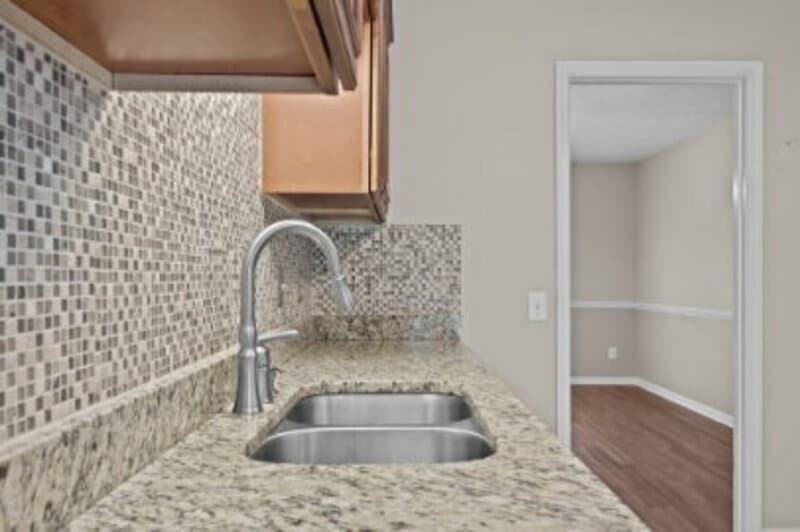 Fayetteville House: 810 Whispering Pines Road