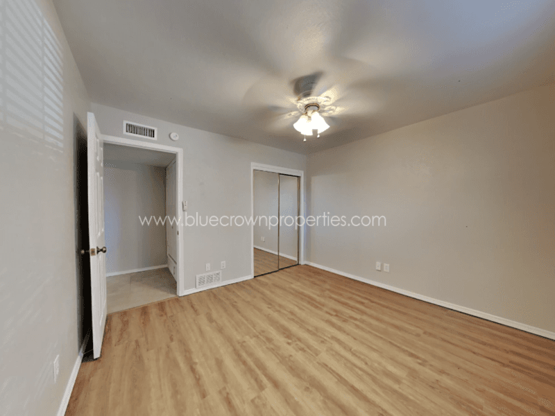 Carrollton House: 2112 Victoria Road