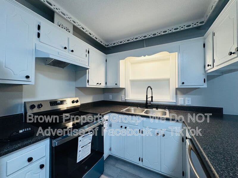 Fayetteville House: 5143 Longbranch Dr