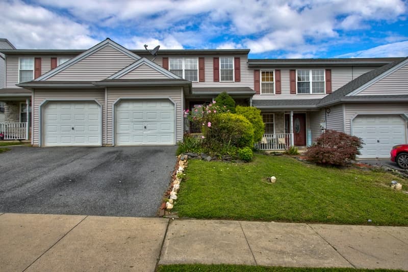 Lancaster House: 1030 Sterling Place