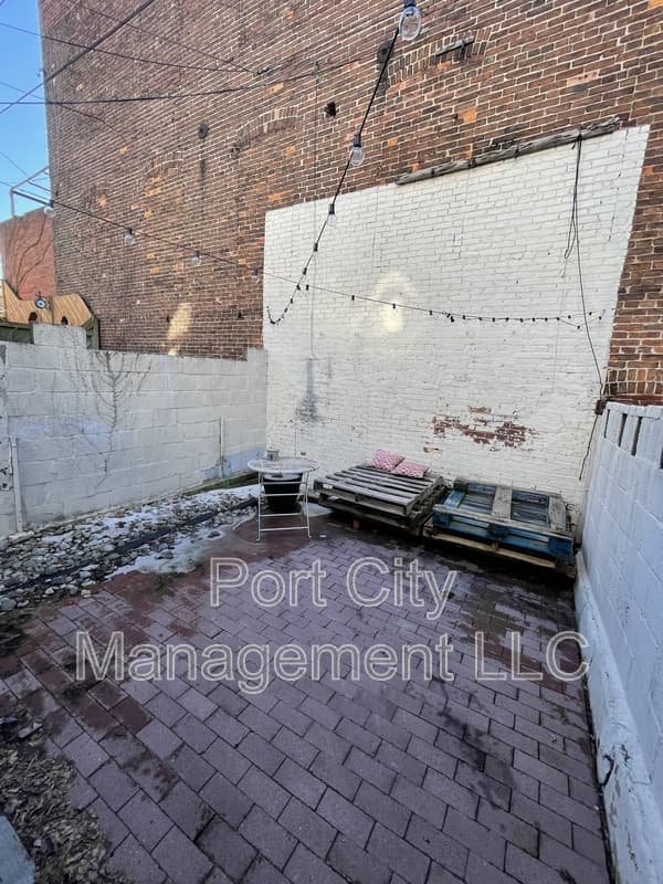 Baltimore Townhome: 14 South Ann Street