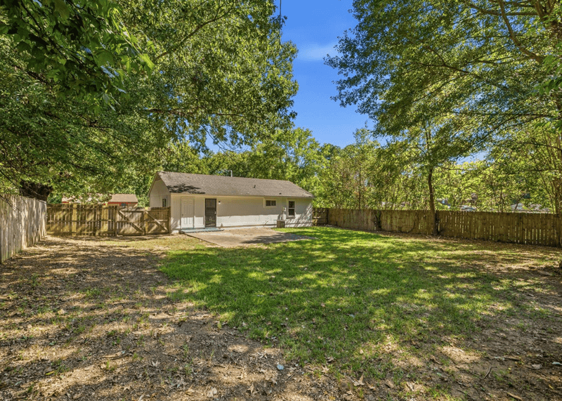 Memphis House: 4177 University St