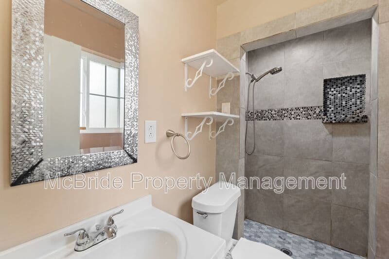 Augusta House: 2325 Cadden Road