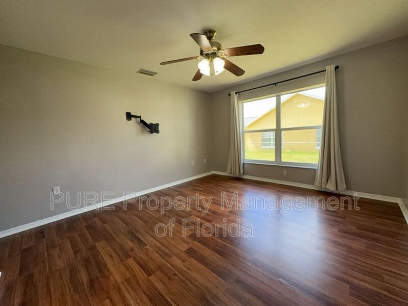 Ocala House: 645 NW 65th St