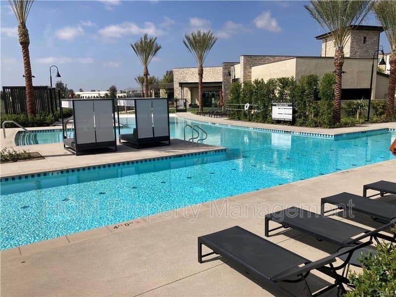 Lake Forest House: 437 Palermo