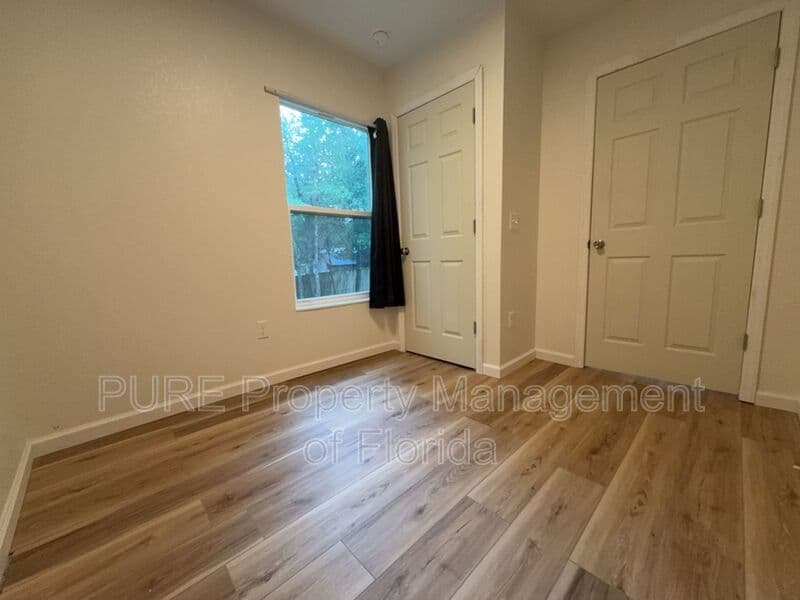 Williston House: 11330 NE 66th Lane