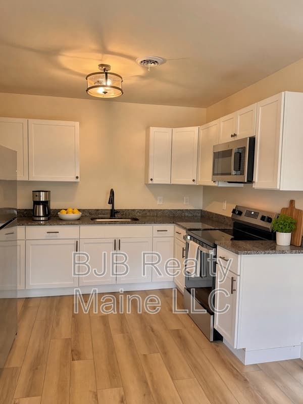 Portland Condo: 156 Woodford St.