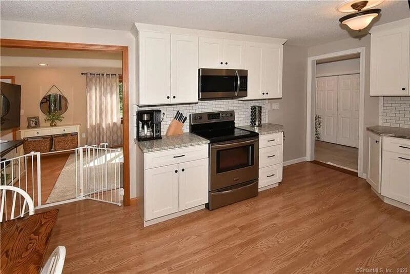 Enfield House: 281 Abbe Rd