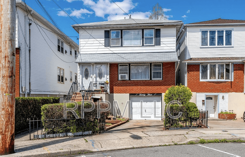 Bayonne Condo: 23 Sycamore Road