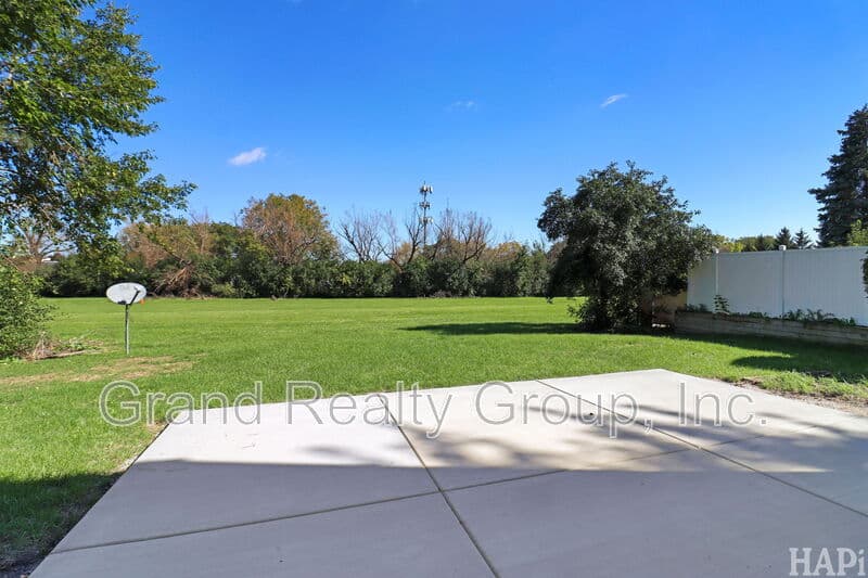 Vernon Hills House: 507 Exeter Place