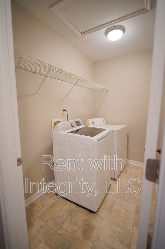 Tallahassee House: 2414 Manzanita Court