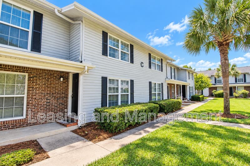 Charleston Townhome: 2494 Etiwan Avenue