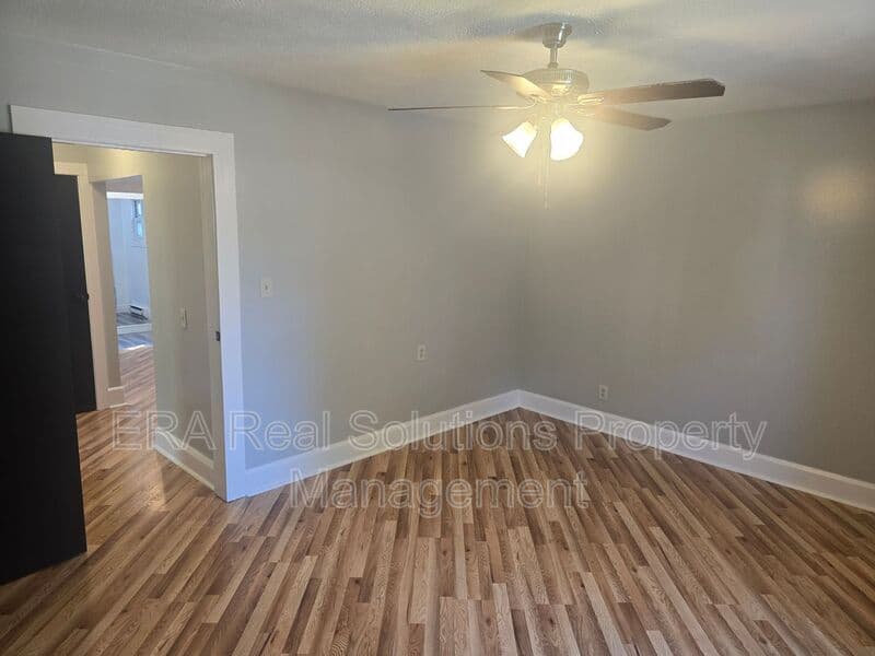 Elyria House: 1370 East Ave