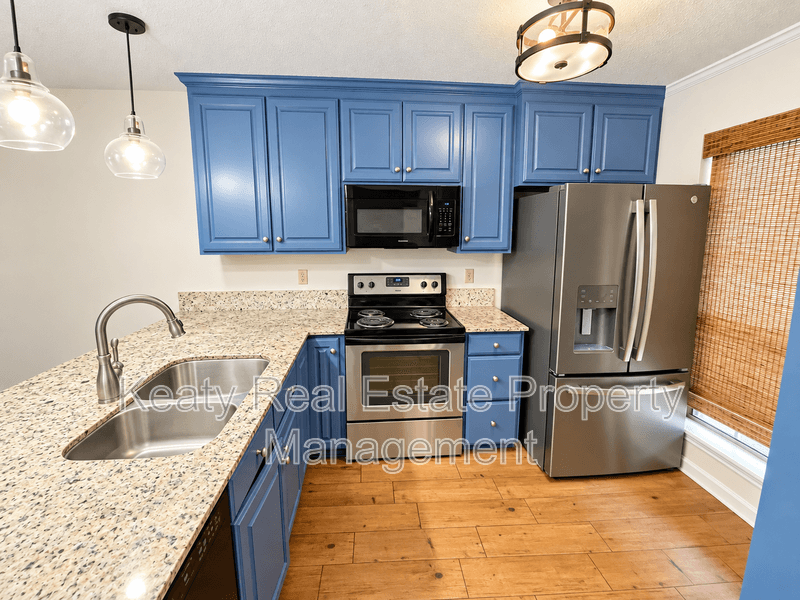 Lafayette House: 202 Long Plantation Boulevard