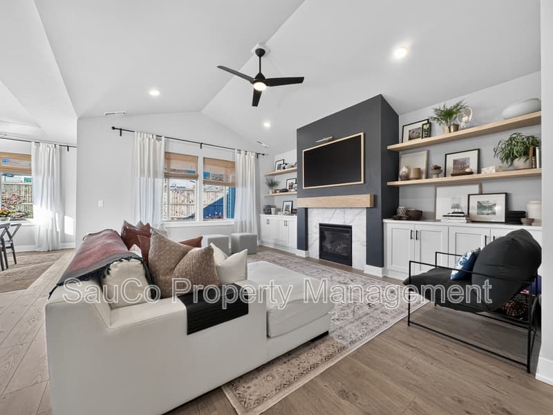 Hillsboro House: 8063 Southeast Reddington Street